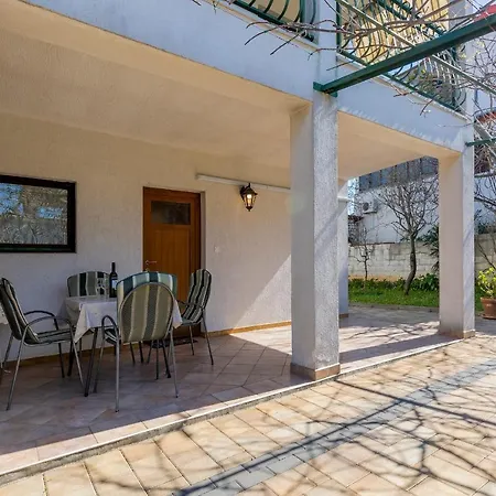 Crevatin Apartman *